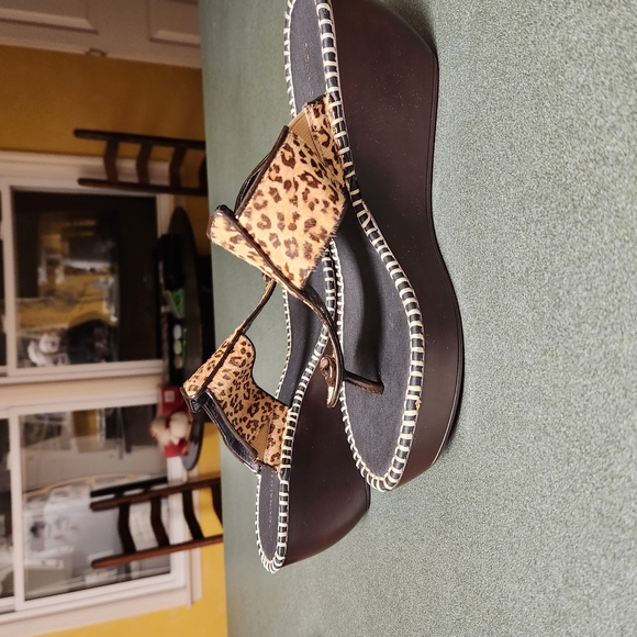 Donald J. Pliner Leopard Print Women's Sandals - Picture 3 of 5